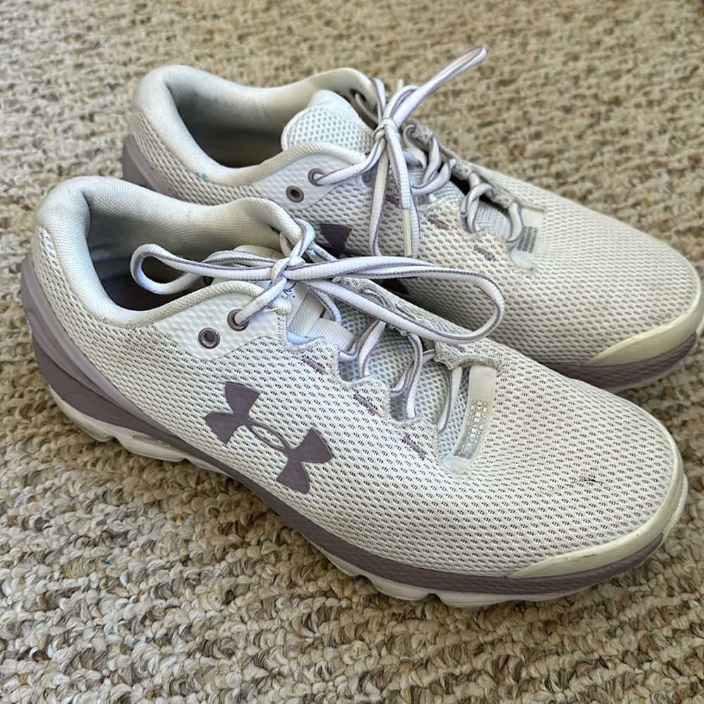 Under Armour Sneakers. W 10